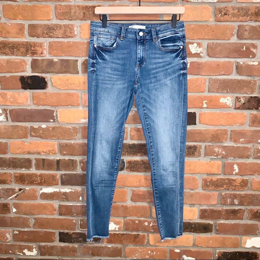Zara High Rise Frayed Hem Skinny Jeans Size 6